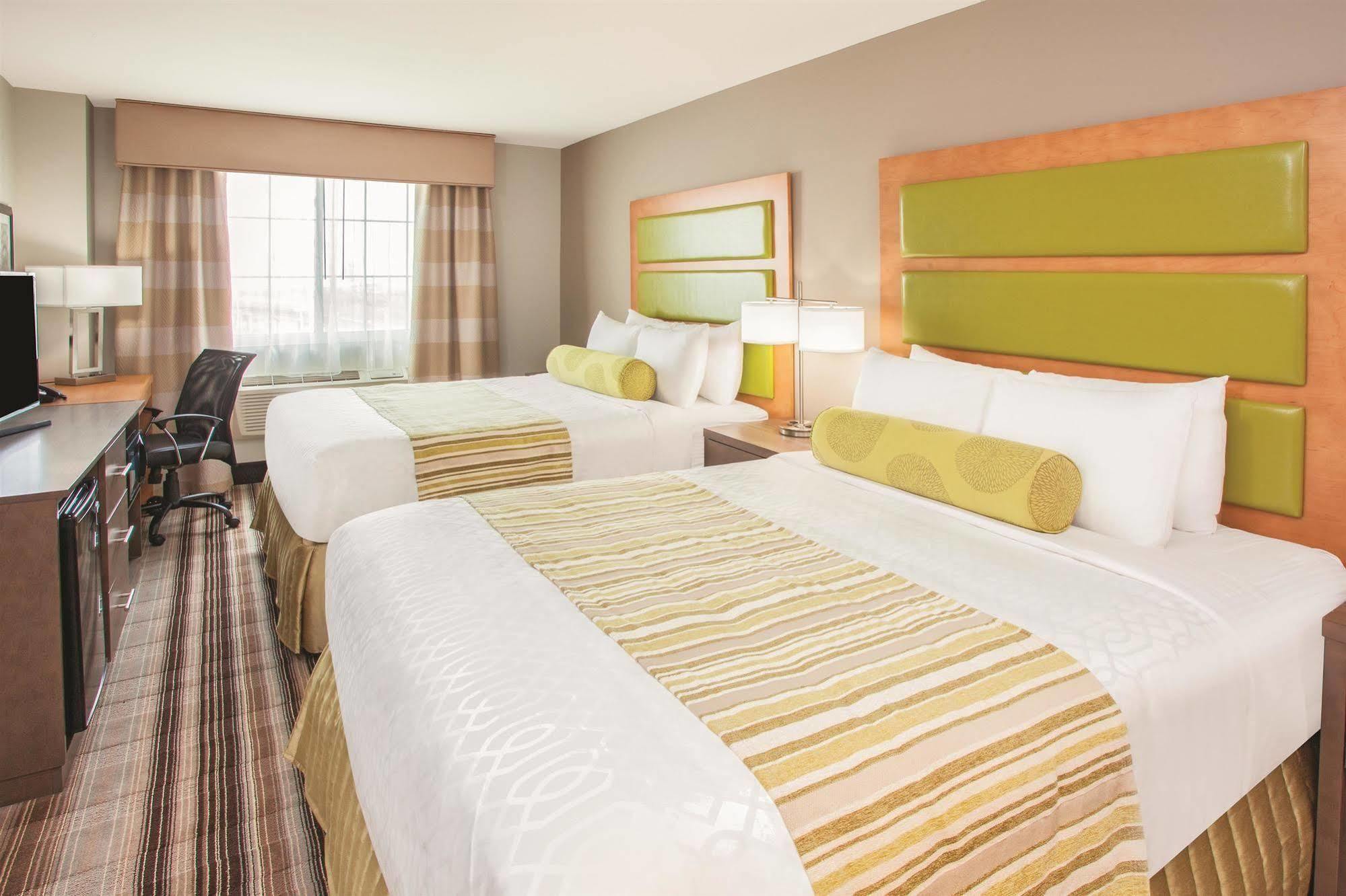 La Quinta Inn & Suites Far Rockaway - Beach Hotel New York Exteriör bild