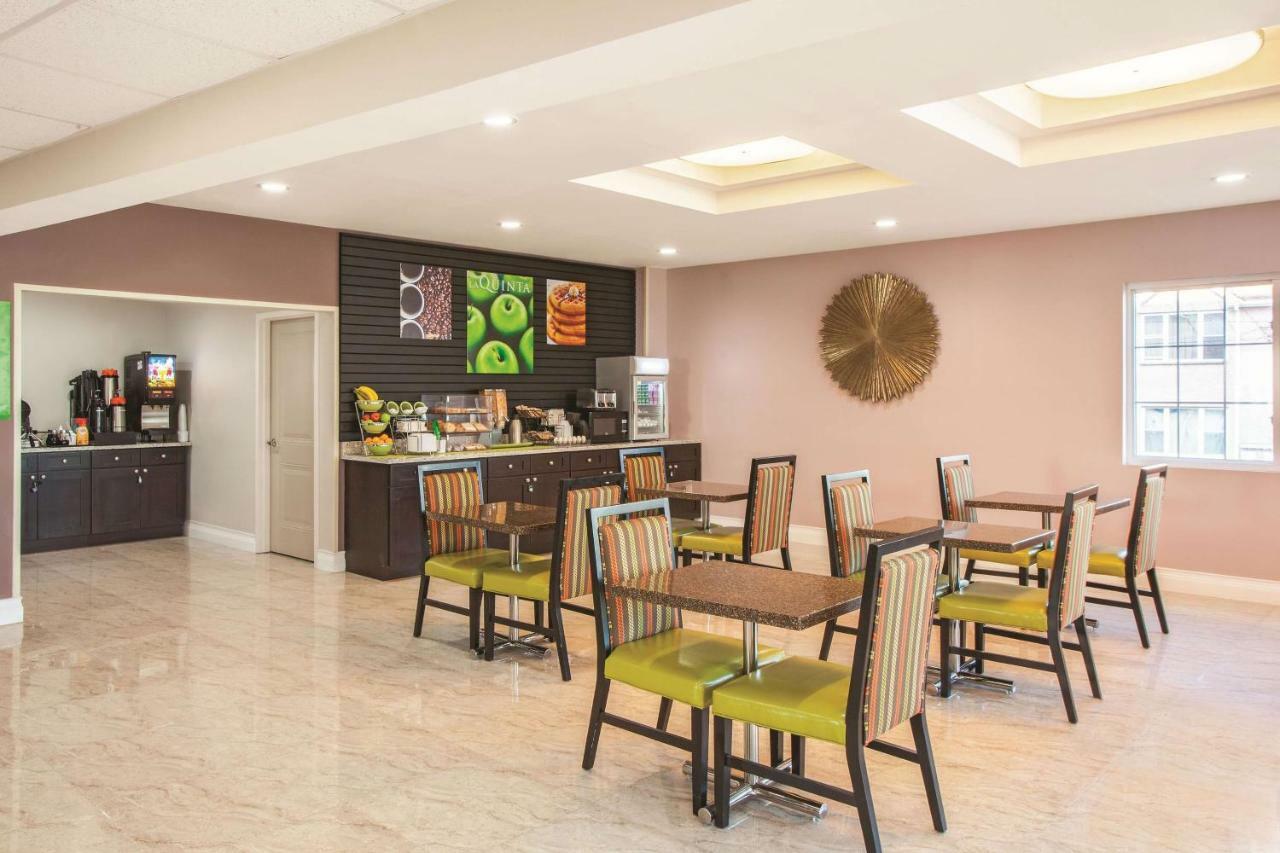 La Quinta Inn & Suites Far Rockaway - Beach Hotel New York Exteriör bild