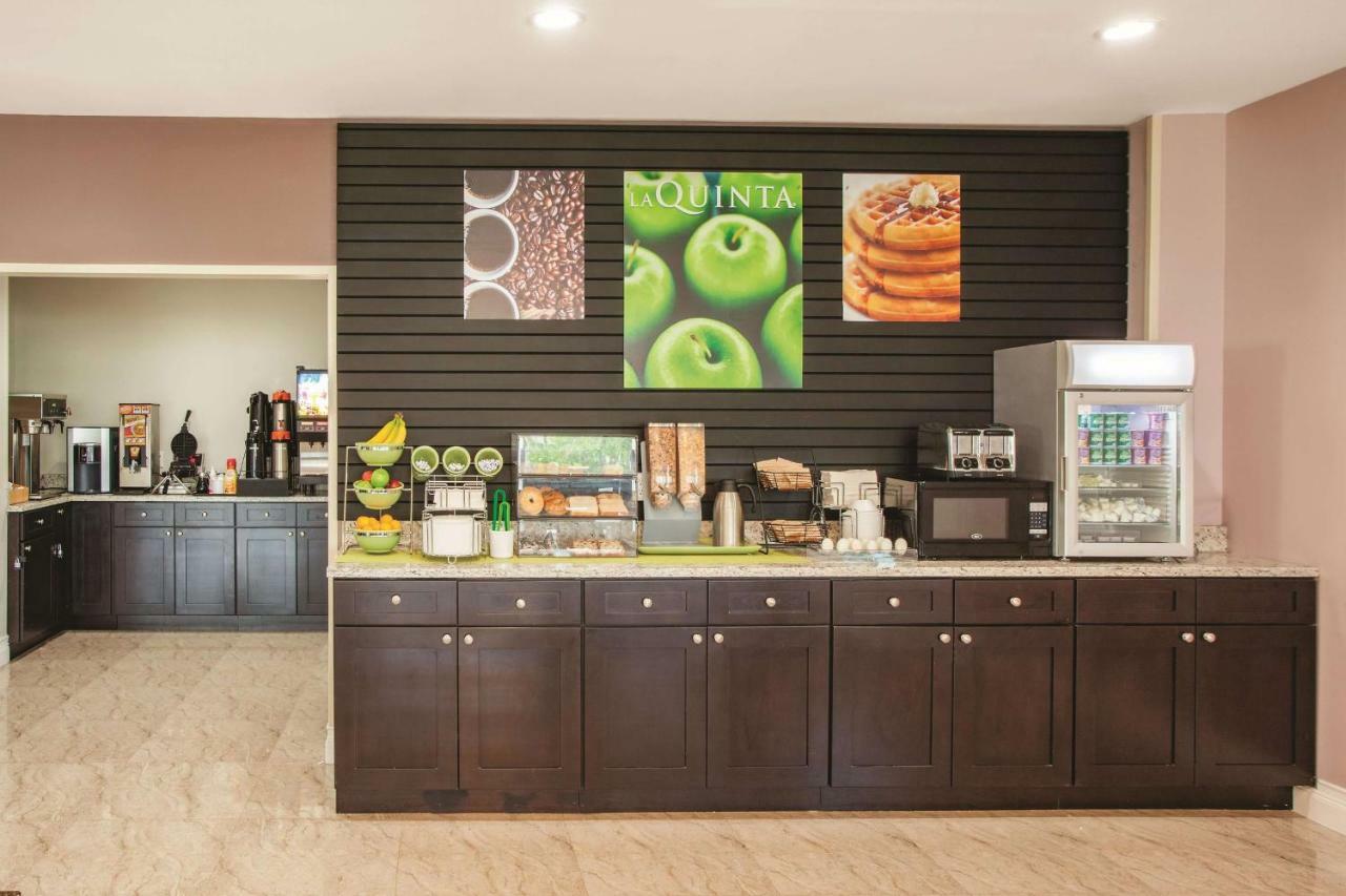 La Quinta Inn & Suites Far Rockaway - Beach Hotel New York Exteriör bild