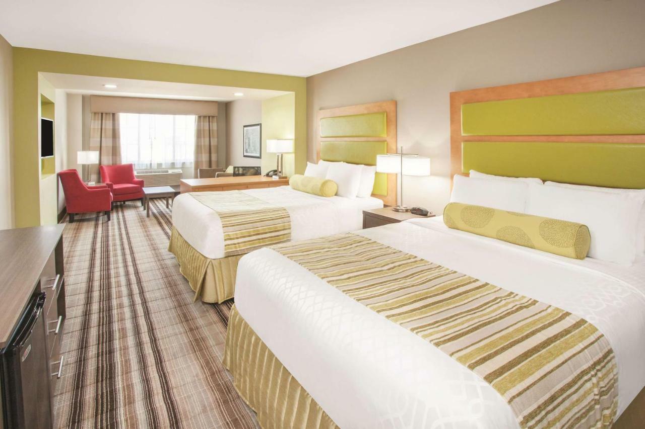 La Quinta Inn & Suites Far Rockaway - Beach Hotel New York Exteriör bild