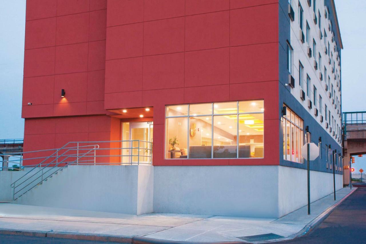 La Quinta Inn & Suites Far Rockaway - Beach Hotel New York Exteriör bild