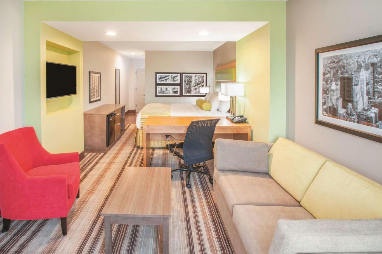 La Quinta Inn & Suites Far Rockaway - Beach Hotel New York Exteriör bild